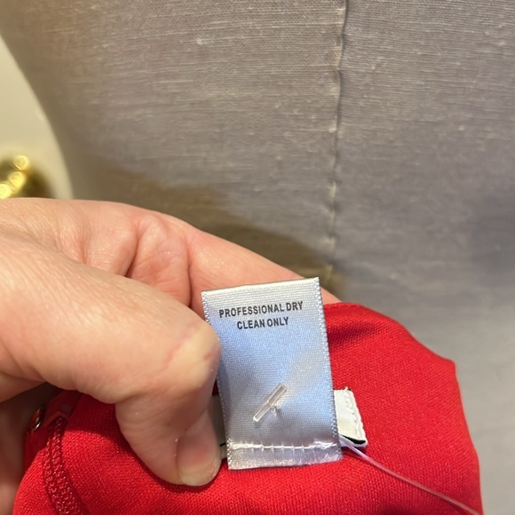 Stunning Elegant Vintage Caché Red Fitted Asymmetrical Neckline Dress NWT - Picture 10 of 15